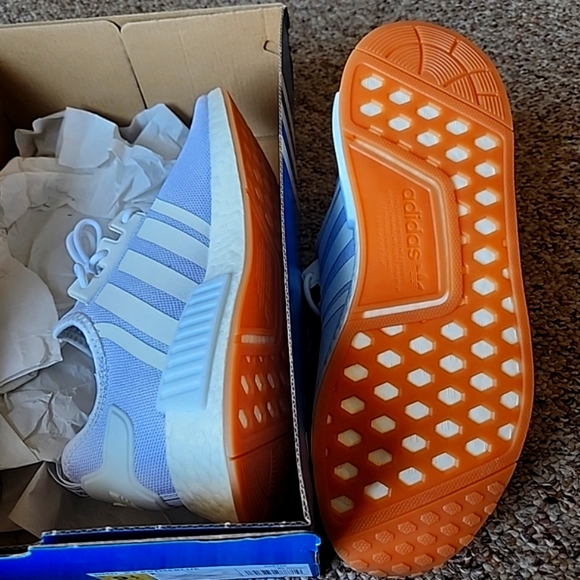 New Adidas NMD R_1 PRIMEBLUE. Mens White, Athletic, Running Shoe - Picture 3 of 3